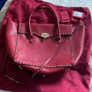 Valentino Garavani Medium Grainy Rockstud Bag